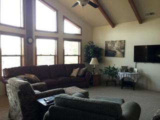 Luxury Cabin Rental with a Fire Pit in Coulterville, California - Coulterville - 4