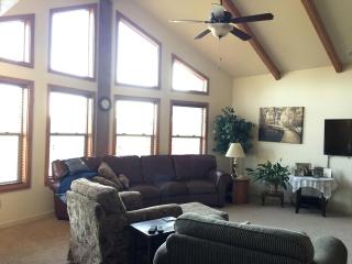 Luxury Cabin Rental with a Fire Pit in Coulterville, California - Coulterville - 2
