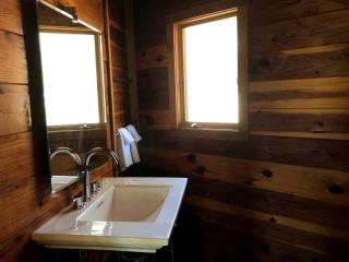 Luxury Camping Cabin with an Indoor Fireplace in Idyllwild, California - Idyllwild - 1