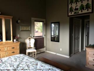 Luxury Cabin Rental with a Fire Pit in Coulterville, California - 7
