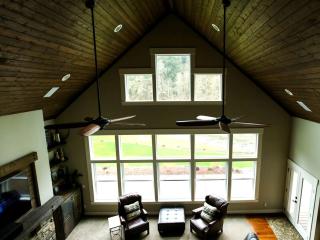 Riverfront Romantic Getaway Rental near Mount Pilchuck in Granite Falls, Washington - 7