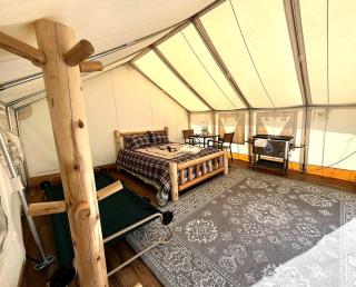 Cute and Comfortable Safari Tent in Seward, Alaska - Amazing Glamping Accommodation with Breathtaking Mountain Views - 4