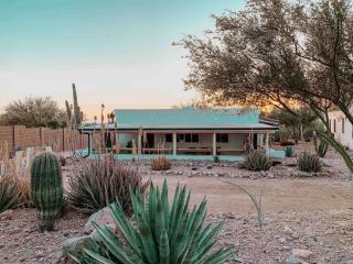 Luxury Vacation Rental in the Valley of the Sun Ideal for Weekend Trips from Phoenix. - Apache Junction - 0