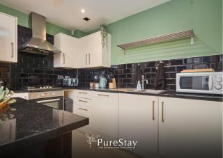 Fabulous Manchester House - 5 Beds Sleeps 8 - Free Parking - by PureStay - 4