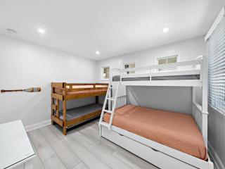 Totally Renovated 6 Bedroom Home Nextdoor To Pickleball Courts!!!! - Beach Haven - 1