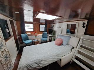 B&B Teddy "Prachtig authentiek woonschip uit 1912, 15 minuten van Amsterdam" - Wormer - 1