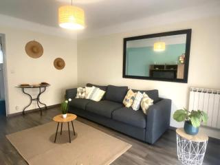 Entire apartment with balcony - Le Pradet - 0