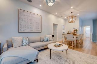 The Penthouse at Custom House Inn - 8