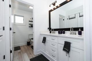 The Family Farmhouse Sleeps 24 - 9