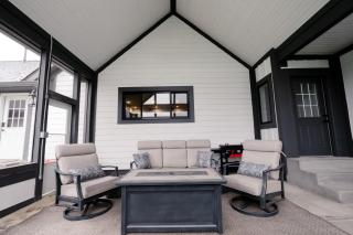 The Family Farmhouse Sleeps 24 - 3
