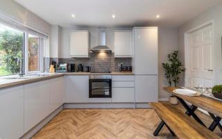 Modern & Stylish 2-Bed Home - Nottingham - 7