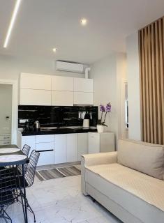 White and Cozy Apartment - Vlora - 0
