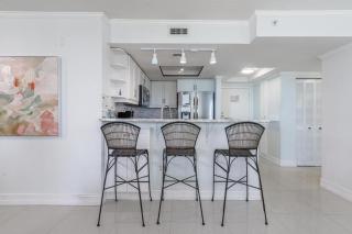 Bayview Bliss 2BR 2BA Condo in Coconut Grove Parking included - 5