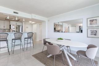 Bayview Bliss 2BR 2BA Condo in Coconut Grove Parking included - Miami - 3
