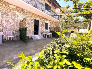 Quiet Blue Guesthouse - 9