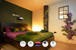NEW Luxury NYC Style Loft with Cinema Room By Green Haven Escapes In Bradford - Bradford - 0