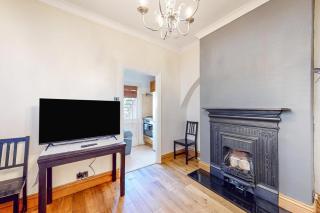 Quaint 2 Bedroom Flat -10 Min To Tower Bridge - 5