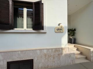 Adrian's B&B - 1