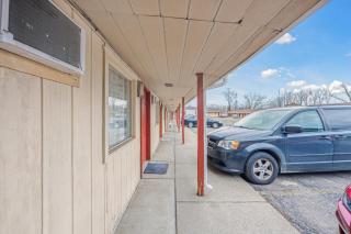 Flint Motel by OYO MI Near I-475 - Flint - 9