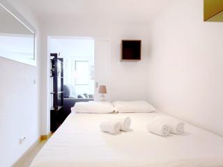 Basilio Studio next to Ladra Flea Market - Lissabon - 6