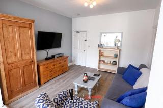 Lovely 2 BR Home By AltoLuxoExperience Short Lets & Serviced Accommodation With Free Wifi & Parking - 3