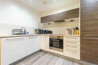 O2 Academy City Centre 2 Bed Apt - City Centre with Juliet Balcony - FREE PARKING - With 55 Inch Smart TV, FREE NETFLIX & WIFI - Birmingham City Centre - Birmingham - 6
