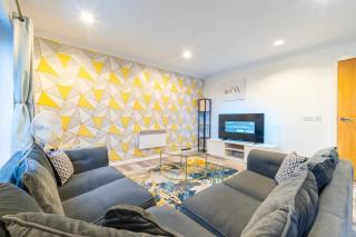 O2 Academy City Centre 2 Bed Apt - City Centre with Juliet Balcony - FREE PARKING - With 55 Inch Smart TV, FREE NETFLIX & WIFI - Birmingham City Centre - Birmingham - 2