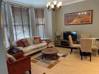 Number 10 service apartment - 2 bedroom - Southampton - 3