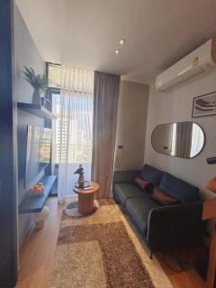 Tonglor Ekkamai Sky Pool & Gym 1BR Free Airport Pick Up - 0