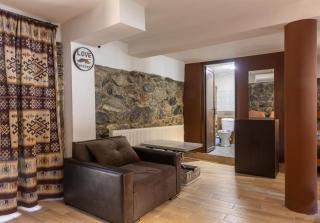 Manoni Ratiani's Guesthouse - 4