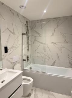 BRAND NEW Central Luxury 2 Bed Apartment - Birmingham - 4