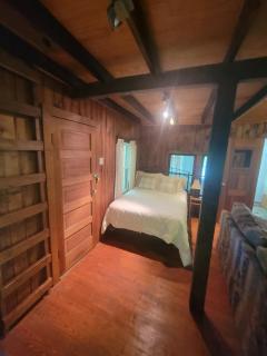 Secluded and Relaxing - Red Cottage on Papakeechie - Syracuse - 8