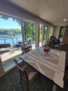 Secluded and Relaxing - Red Cottage on Papakeechie - Syracuse - 0