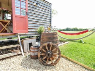 Bonnie's Shepherd's Hut - Sleeps 2 & Hot Tub - Nottingham - 9