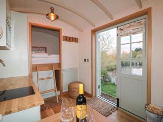 Herbie's Shepherd's Hut - Sleeps 2 & Hot Tub - Bottesford - 0