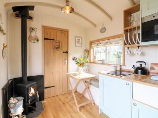Herbie's Shepherd's Hut - Sleeps 2 & Hot Tub - Bottesford - 4
