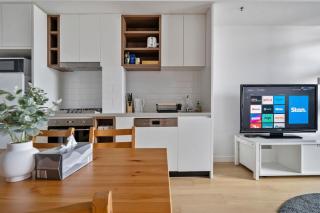 58A 2Storey Abnb-Style Apt with 2BR Plus Parking, Walk to Ashfield Mall and Train - 5