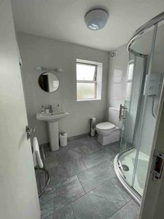 6 New Street Bantry Studio Apartment 1 - 2