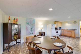 Maine Retreat with Ocean Views, Walk to Downtown! - Eastport - 9