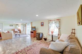 Maine Retreat with Ocean Views, Walk to Downtown! - Eastport - 7