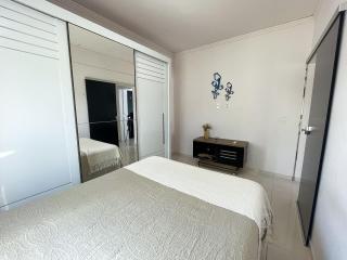 Casa Privativa de 3 Quartos com Piscina com Aquecimento Solar a 800m das Praias de Taperapuan, Ar Condicionado, WiFi 110Mbps, Churrasqueira, Garagem para 02 Carros - 2