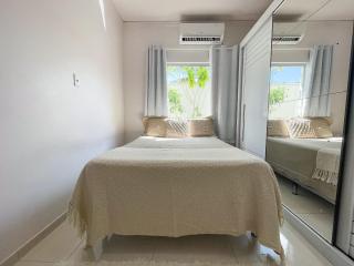 Casa Privativa de 3 Quartos com Piscina com Aquecimento Solar a 800m das Praias de Taperapuan, Ar Condicionado, WiFi 110Mbps, Churrasqueira, Garagem para 02 Carros - 1