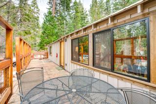 4 Mi to Lake Tahoe Cozy Cabin with Deck! - 0