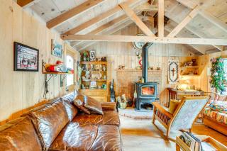 4 Mi to Lake Tahoe Cozy Cabin with Deck! - South Lake Tahoe - 9