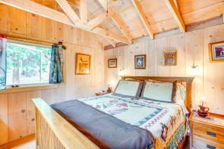 4 Mi to Lake Tahoe Cozy Cabin with Deck! - South Lake Tahoe - 1