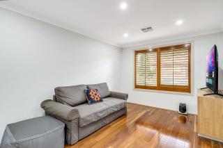 59AG Abnb-Style Tranquil 3BR Home, Water with Private Fenced Yard - 1