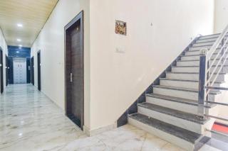 Hotel Luxury R K Near Banke Bihari Temple #Family Choice #Free Wifi #Free Parking #Best Hotel #Prime Location - Vrindāvan - 7