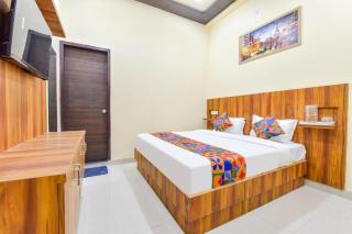Hotel Luxury R K Near Banke Bihari Temple #Family Choice #Free Wifi #Free Parking #Best Hotel #Prime Location - Vrindāvan - 0
