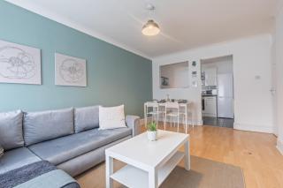 Cosy Haven Let - Sleeps 4 - Birmingham - 4