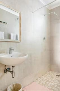 Beautiful 2 BR Greenpoint Apartment - 3